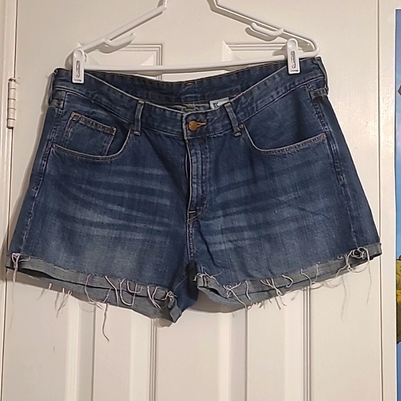 H&M Denim Shorts - Picture 1 of 6